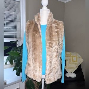 Coldwater Creek faux fur vest. Size Medium. Great for colder weather ❄️